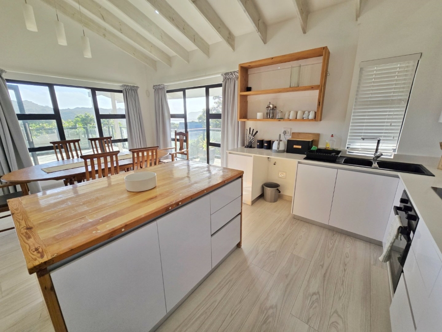 7 Bedroom Property for Sale in Kingfisher Creek Western Cape